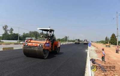 新洲陽(yáng)大公路工程開始攤鋪瀝青,年底可達(dá)到主線通車目標(biāo)
