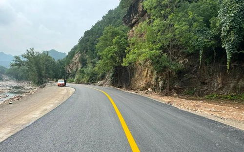 懷柔區(qū)水毀公路重建取得階段性進展 路面鋪筑完成加速災后恢復進程